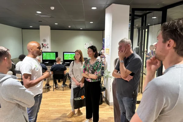 Bij Chapter NEXT Jeugdzorg vertelt bestuurder Jaïr Silva Fortes over hun werk, foto Janet van Huisstede IMG_8199 Bij Chapter NEXT Jeugdzorg vertelt bestuurder Jaïr Silva Fortes over hun werk, foto Janet van Huisstede IMG_8199