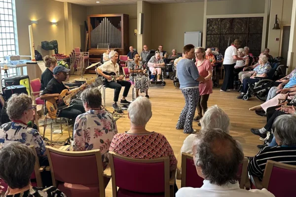 Gezellige muziekmiddag in de kapel van Frankeland, foto Janet van Huisstede IMG_8245 Gezellige muziekmiddag in de kapel van Frankeland, foto Janet van Huisstede IMG_8245