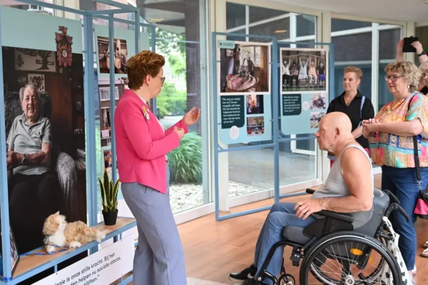 Linda Mook-Gerritsen van DrieMaasStede bij de EXPO die wethouder Petra Zwang opende, foto Polina Nasedkina, PLN_0054 Linda Mook-Gerritsen van DrieMaasStede bij de EXPO die wethouder Petra Zwang opende, foto Polina Nasedkina, PLN_0054