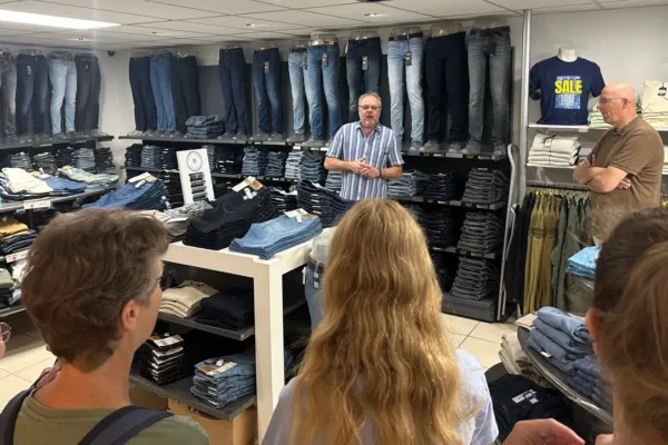 Maurice Haverkamp van Stripes Jeans vertelt over de circulaire MUD jeans, foto Janet van Huisstede IMG_8084 Maurice Haverkamp van Stripes Jeans vertelt over de circulaire MUD jeans, foto Janet van Huisstede IMG_8084